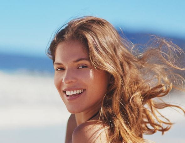 NIVEA: Frisurenanleitung für Beach Waves