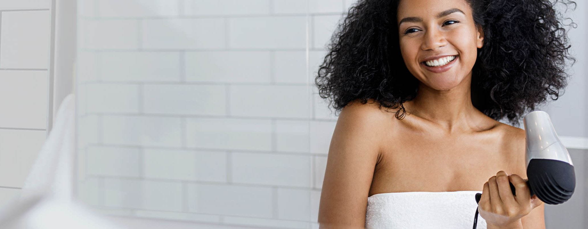 Hitzeschutz für die Haare: Von Fluid bis Balm