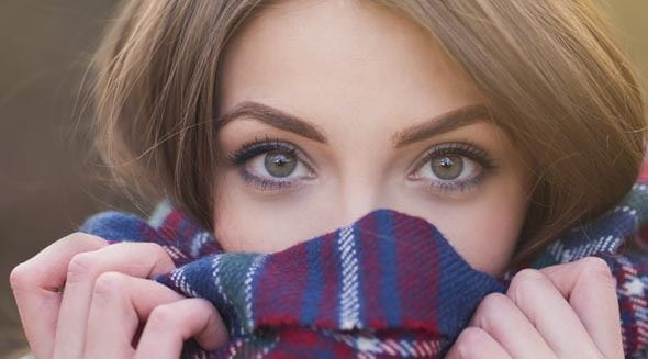 Augenbrauen selber färben: Anleitung und Tipps