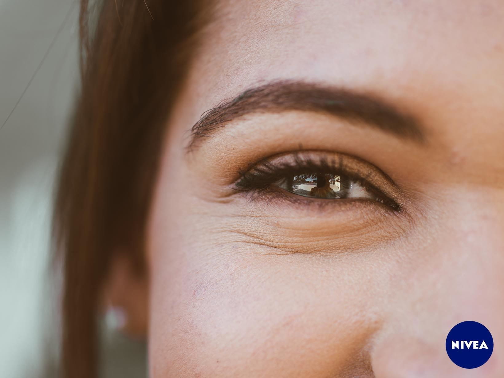 Dichte, dunkle Augenbrauen - ganz ohne Make-up