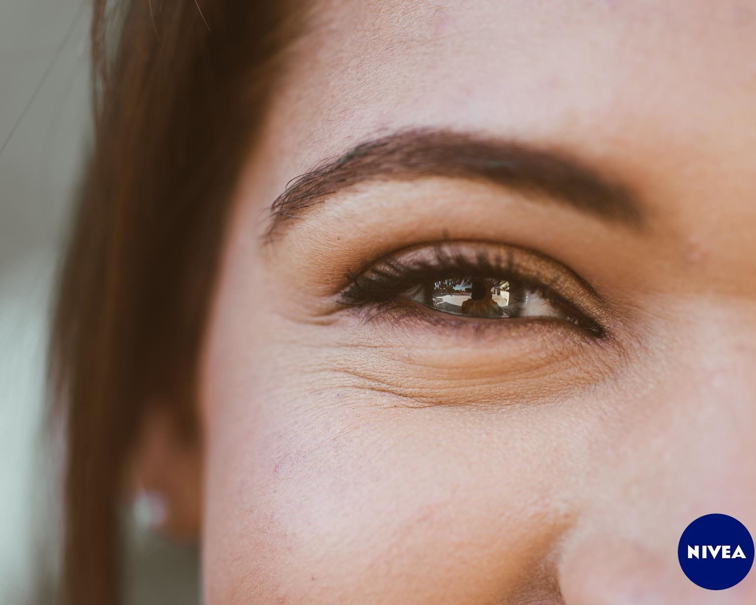 Dichte, dunkle Augenbrauen – ganz ohne Make-up