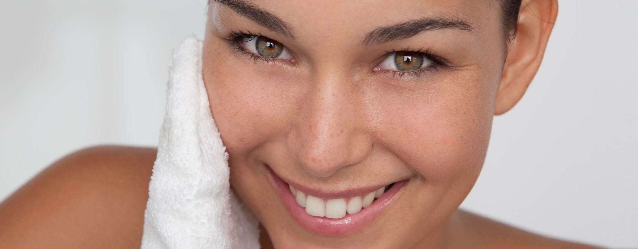 Gesichtsreinigung mit Waschhandschhuh: Tipps zur Anwendung