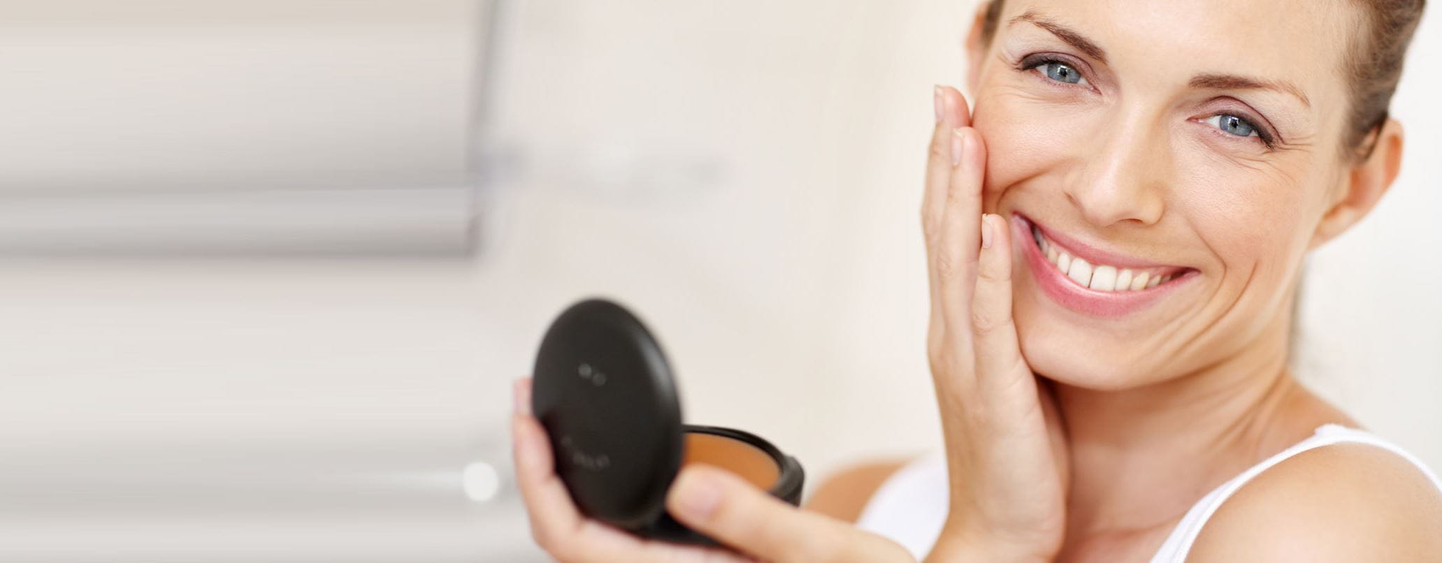 Falten wegschminken: Make-up-Tipps für reife Haut