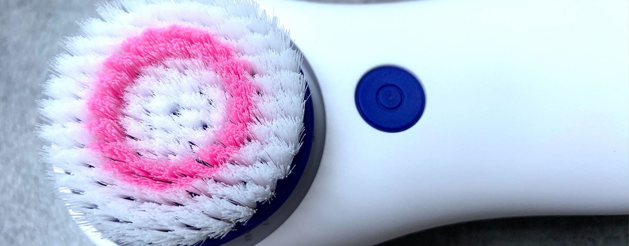 Cómo usar un cepillo facial correctamente