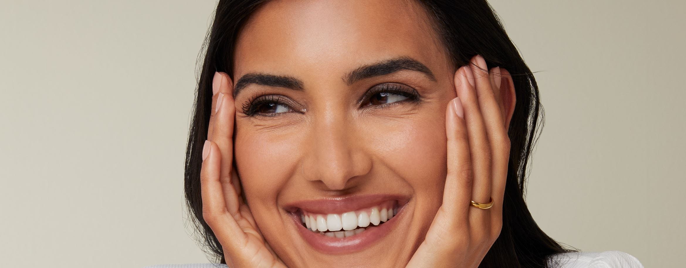 mujer sonriendo