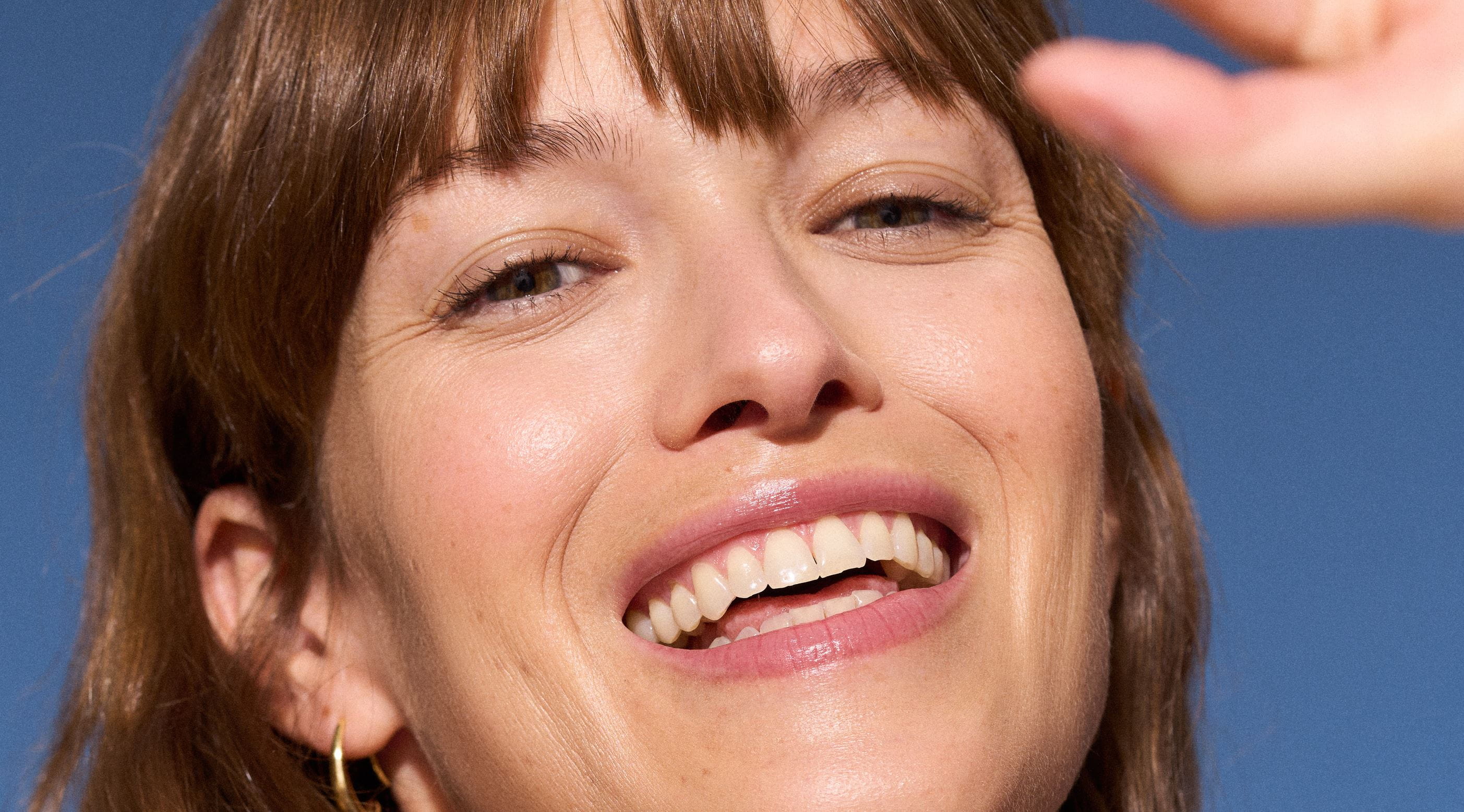 jeune femme souriante