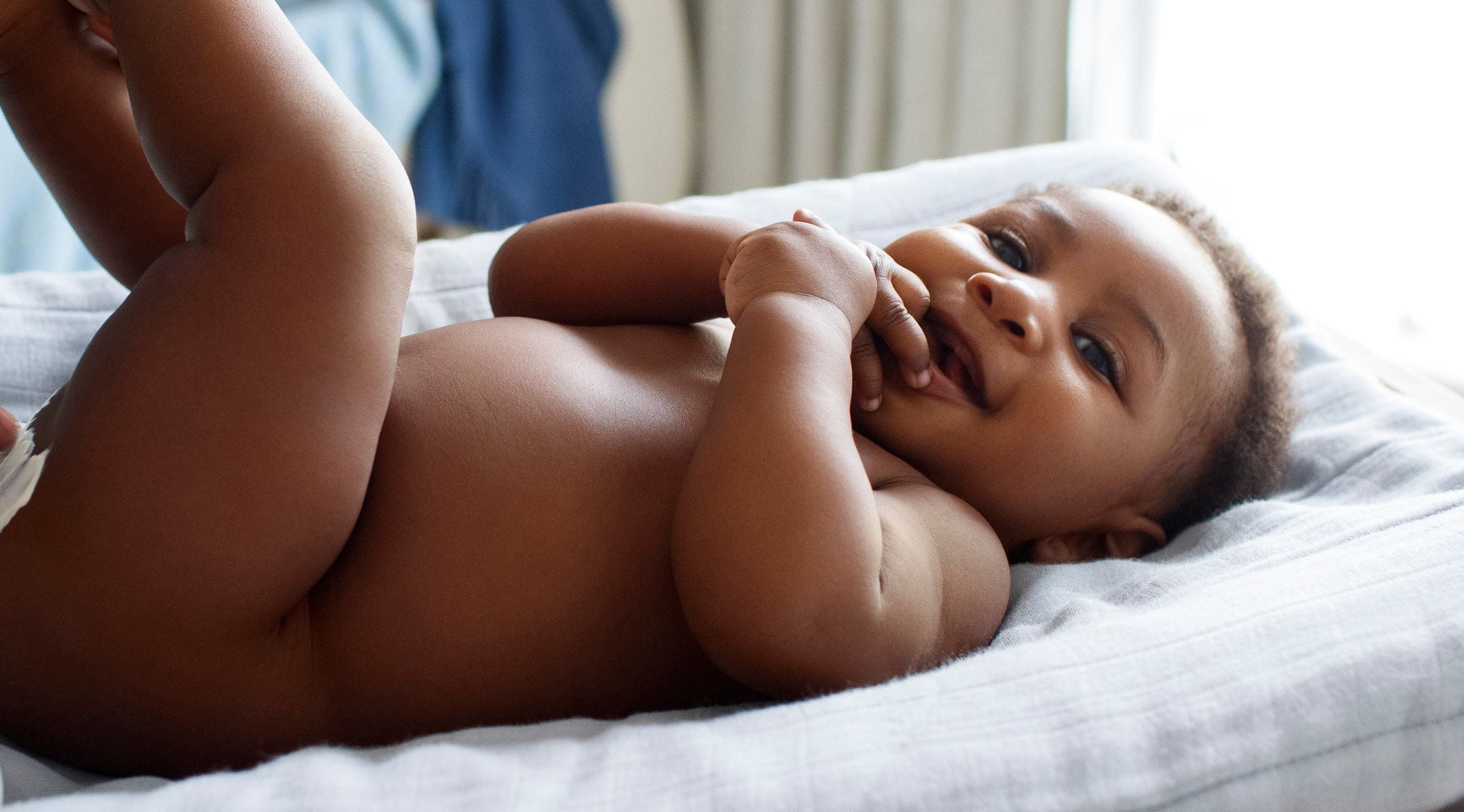 ein kicherndes Baby