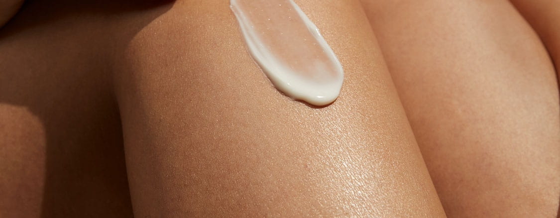 vrouw die deo draagt