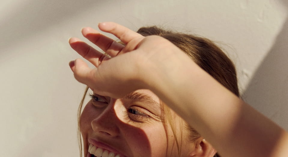 žena s milií na tváři