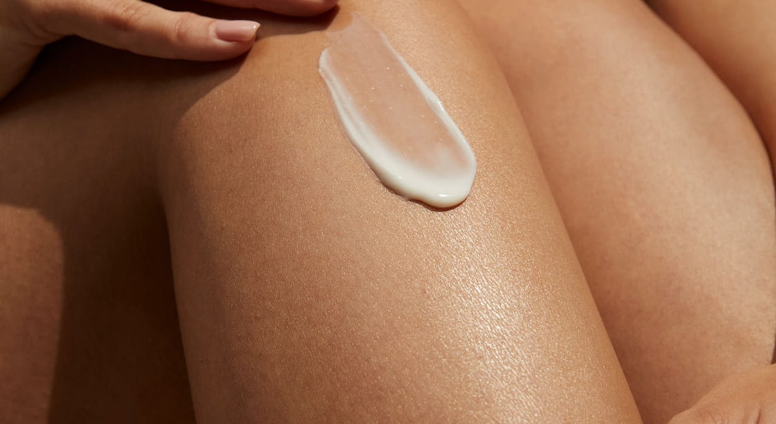 femeie cu milia pe față