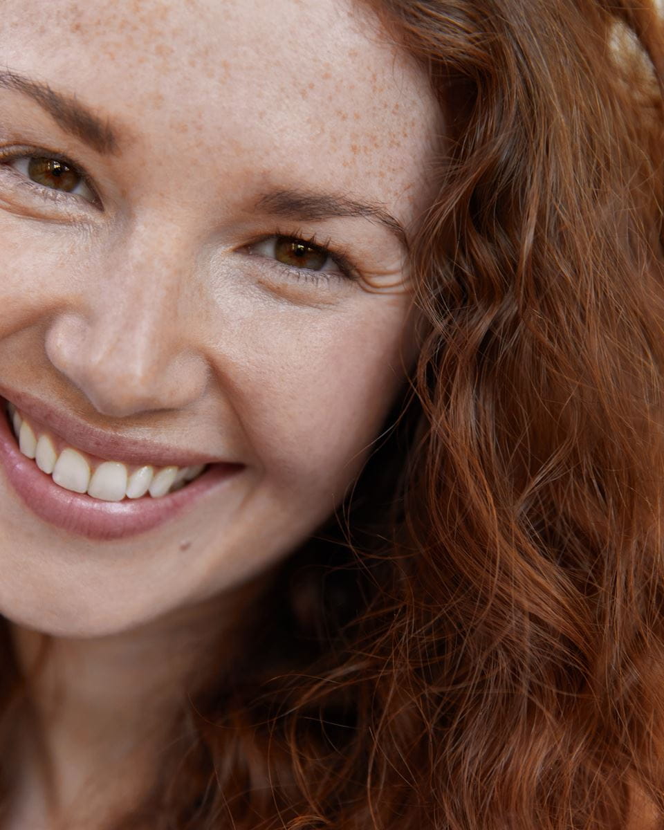 jonge vrouw met rood haar