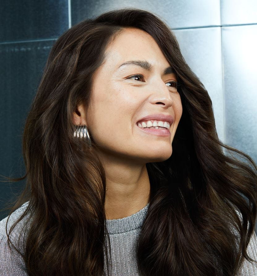 Frau mit welligem Haar