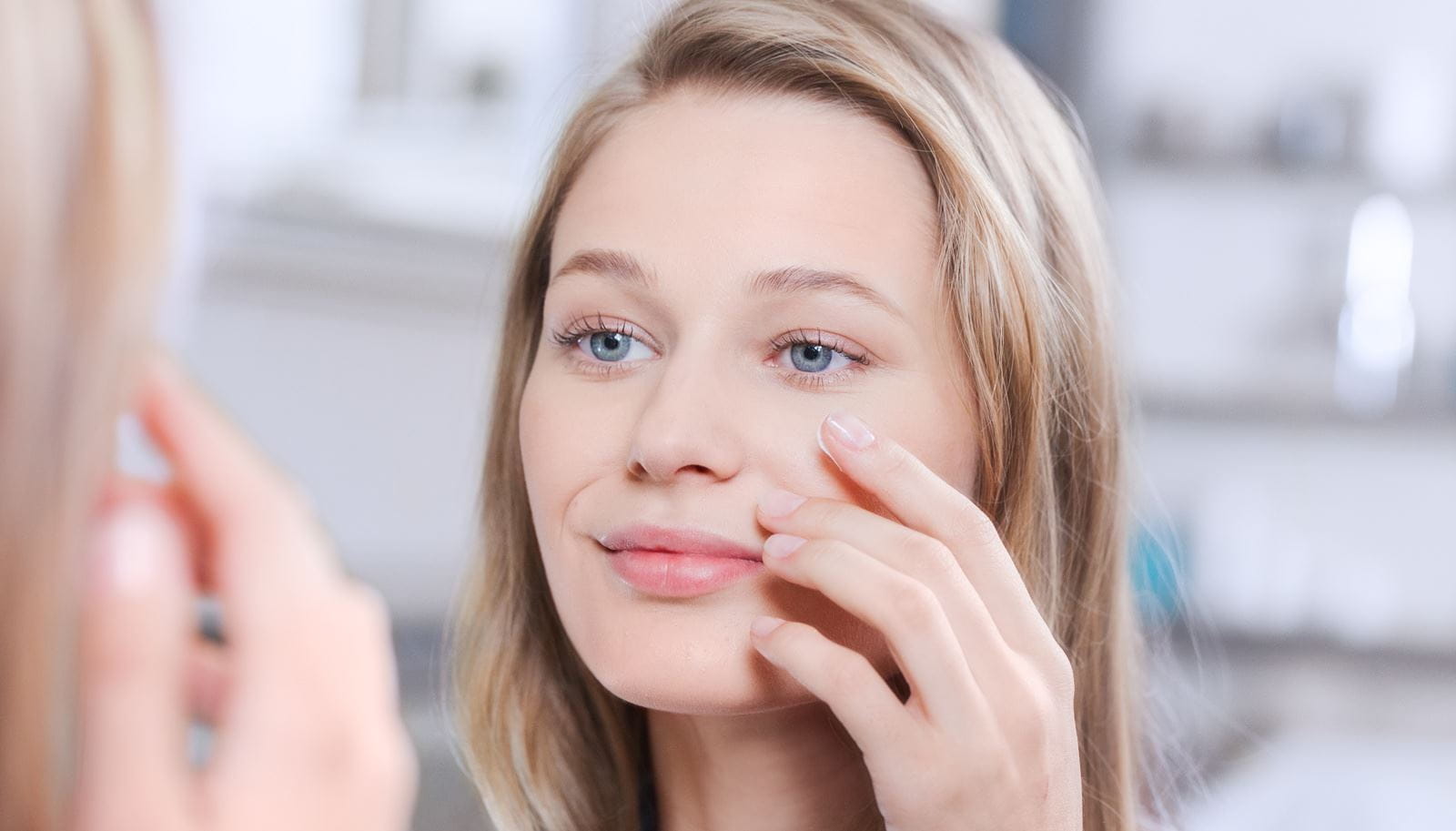 femeie care tratează milia