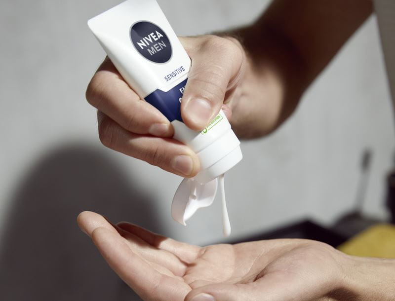 Die NIVEA MEN Sensitive Gesichtscreme ist alkoholfrei