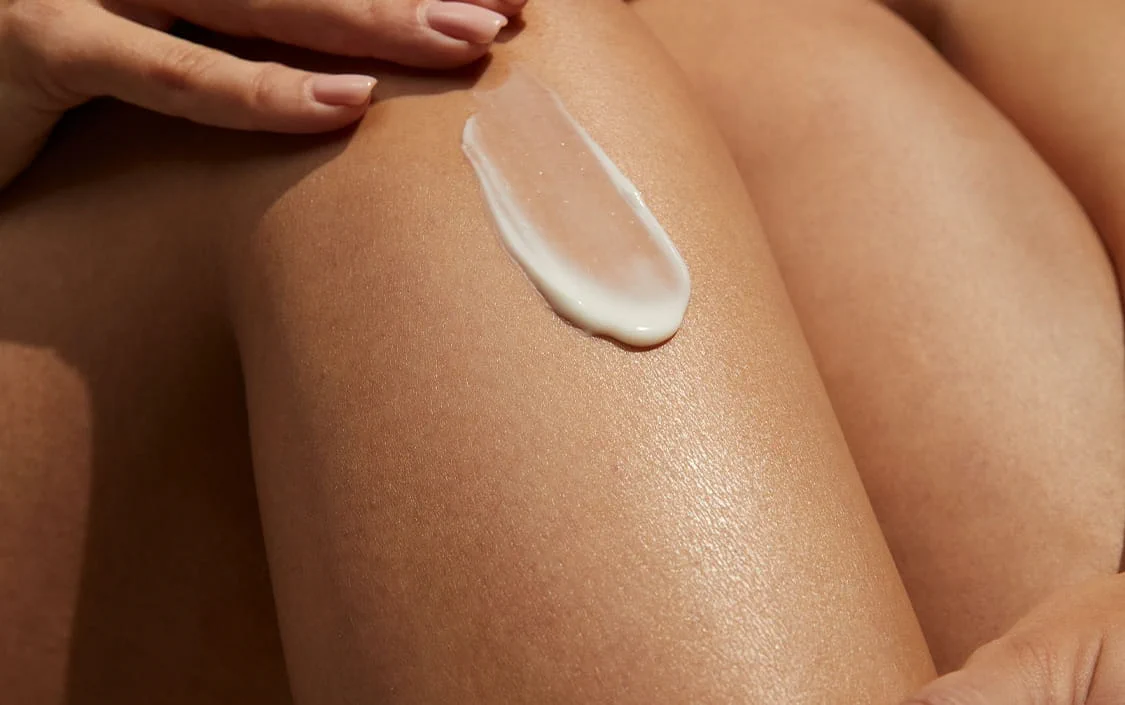 woman using Q10 filler serum