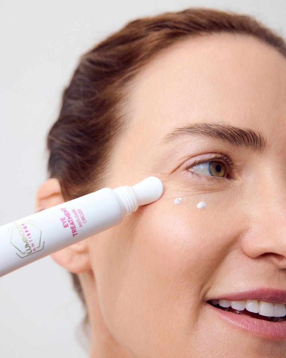woman applying Nivea Luminous eye serum