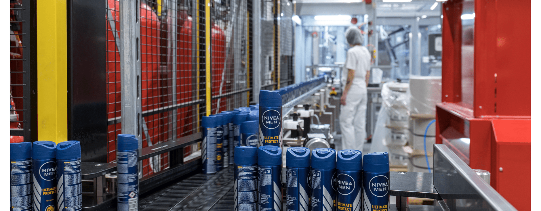 lattine di alluminio riciclate in fabbrica