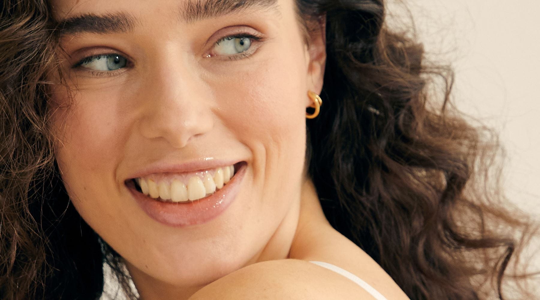 χαμογελαστή γυναίκα