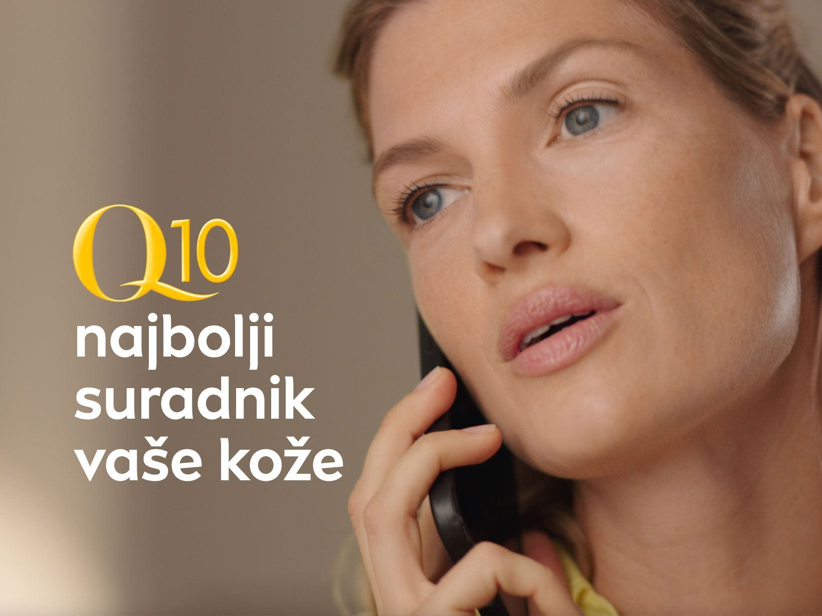 ženska na telefonu