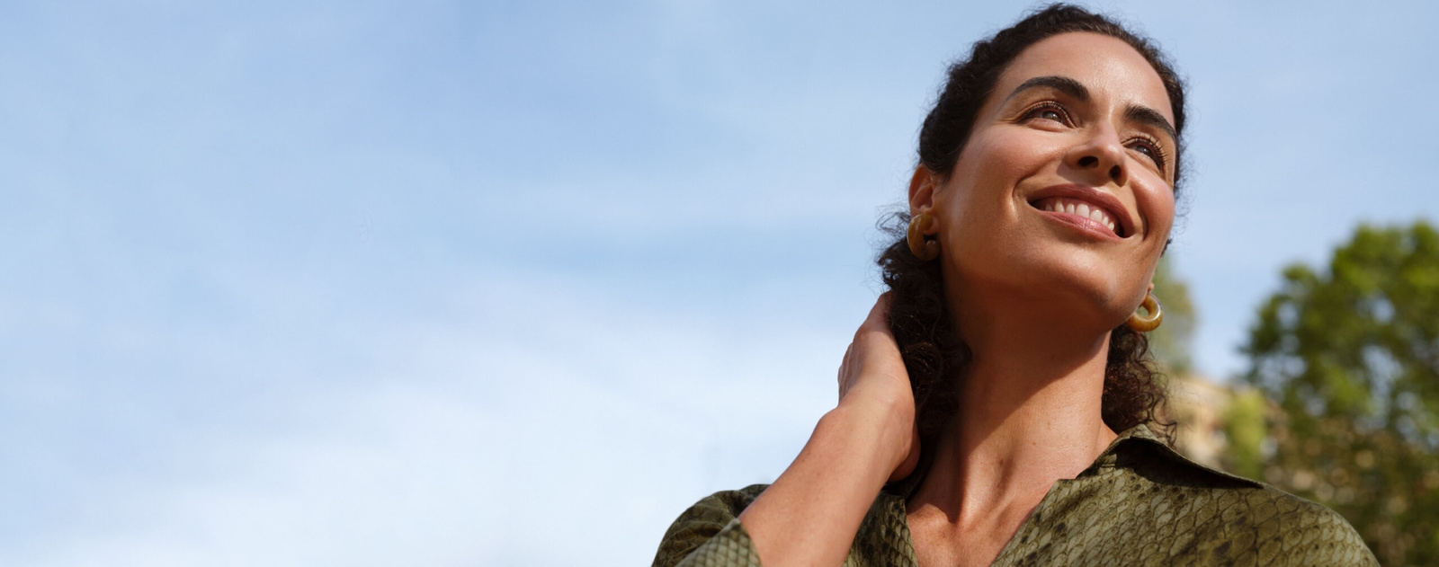 Smiling women in green shirt