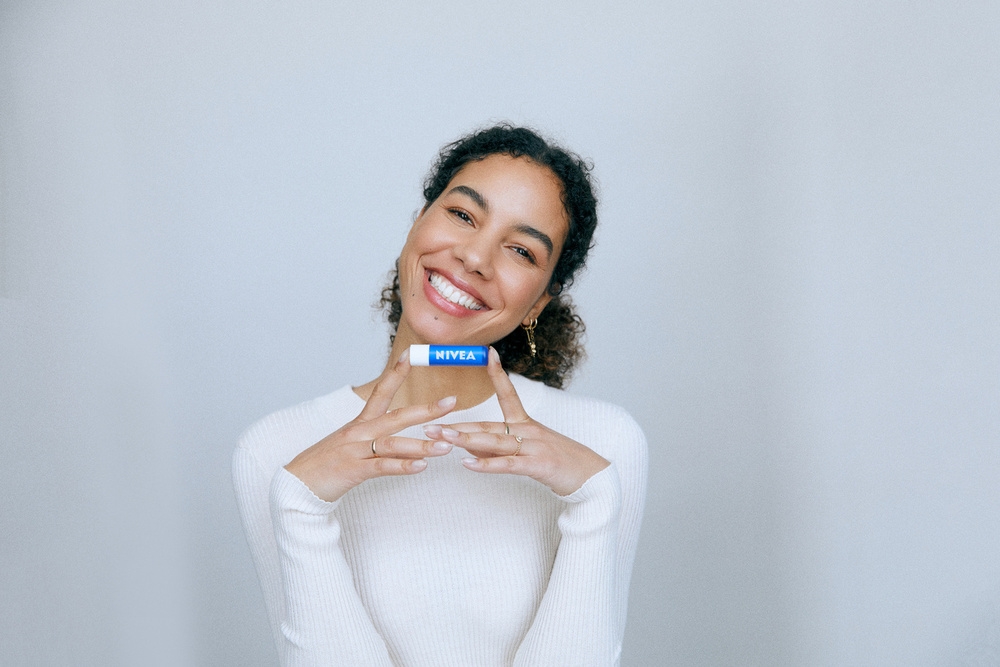 7 Cara Mengatasi Bibir Kering untuk Penggemar Lippies