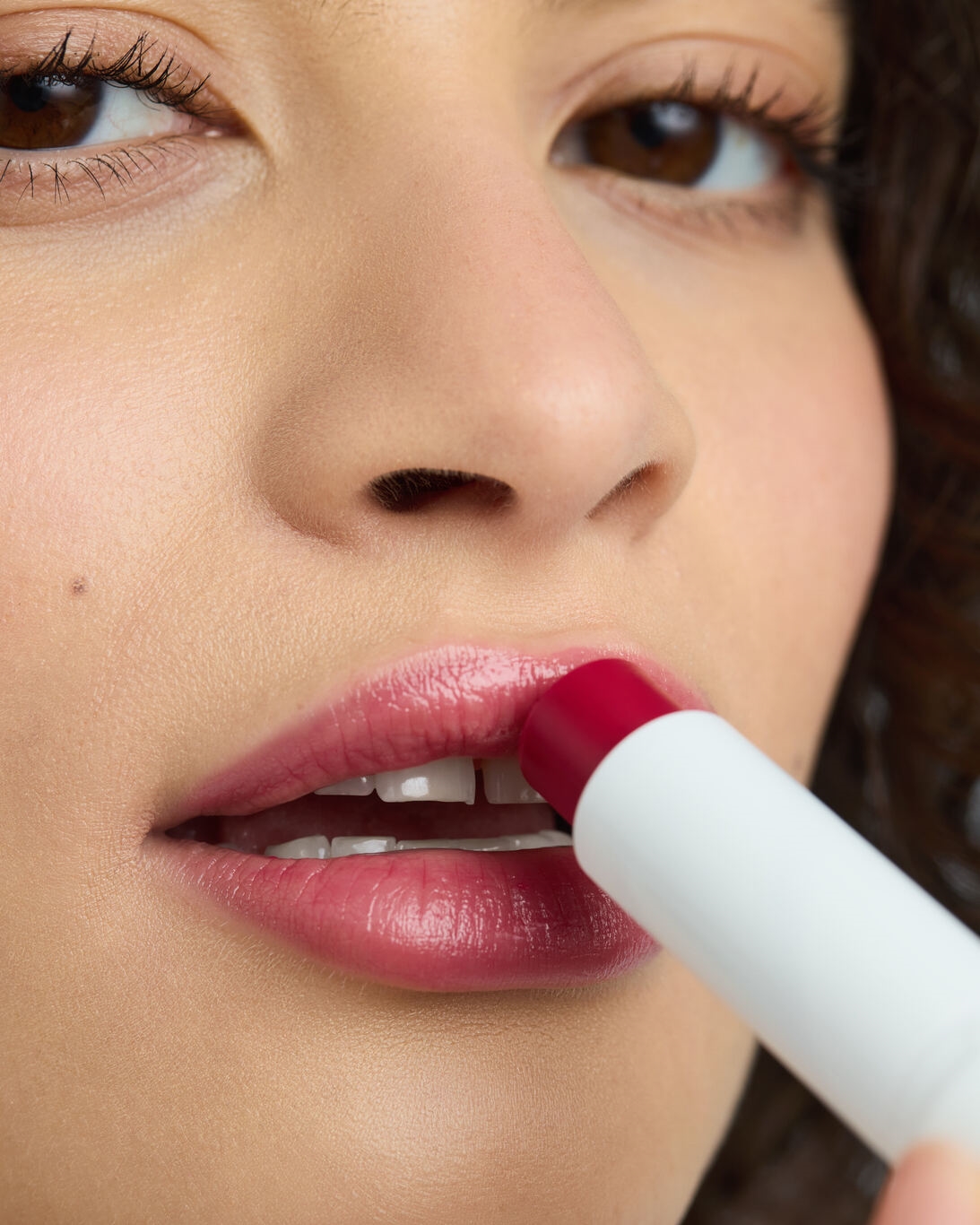 Cara Pakai Lip Balm NIVEA untuk Bibir Kering yang Tahan Lama