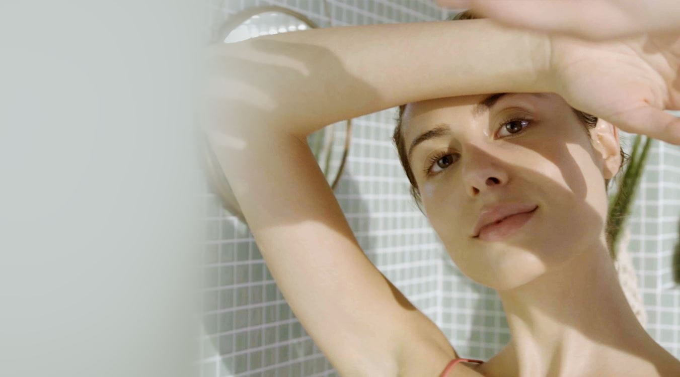 Rekomendasi Pembersih Makeup untuk Kulit Sensitif