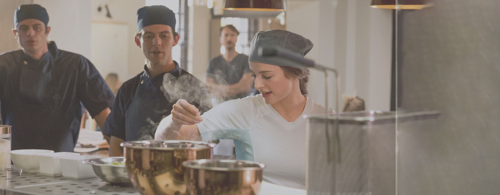 Panas di Dapur Bikin Berkeringat? Awas Kena Gerah Dapur