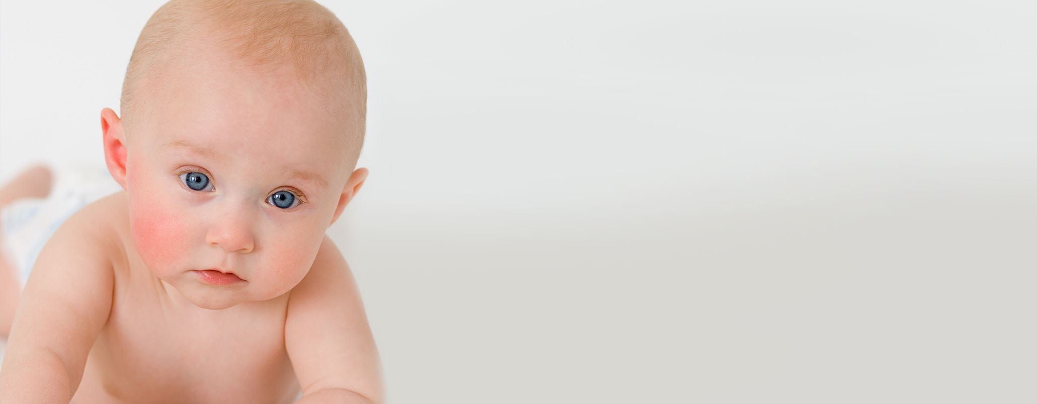 bambino con le guance rosse