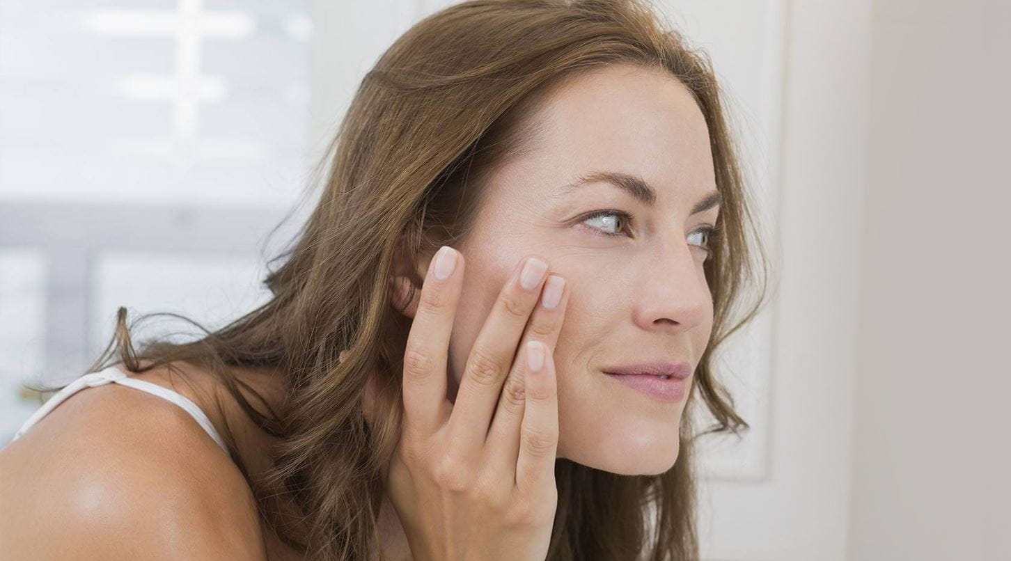 Come cancellare o nascondere le rughe di espressione