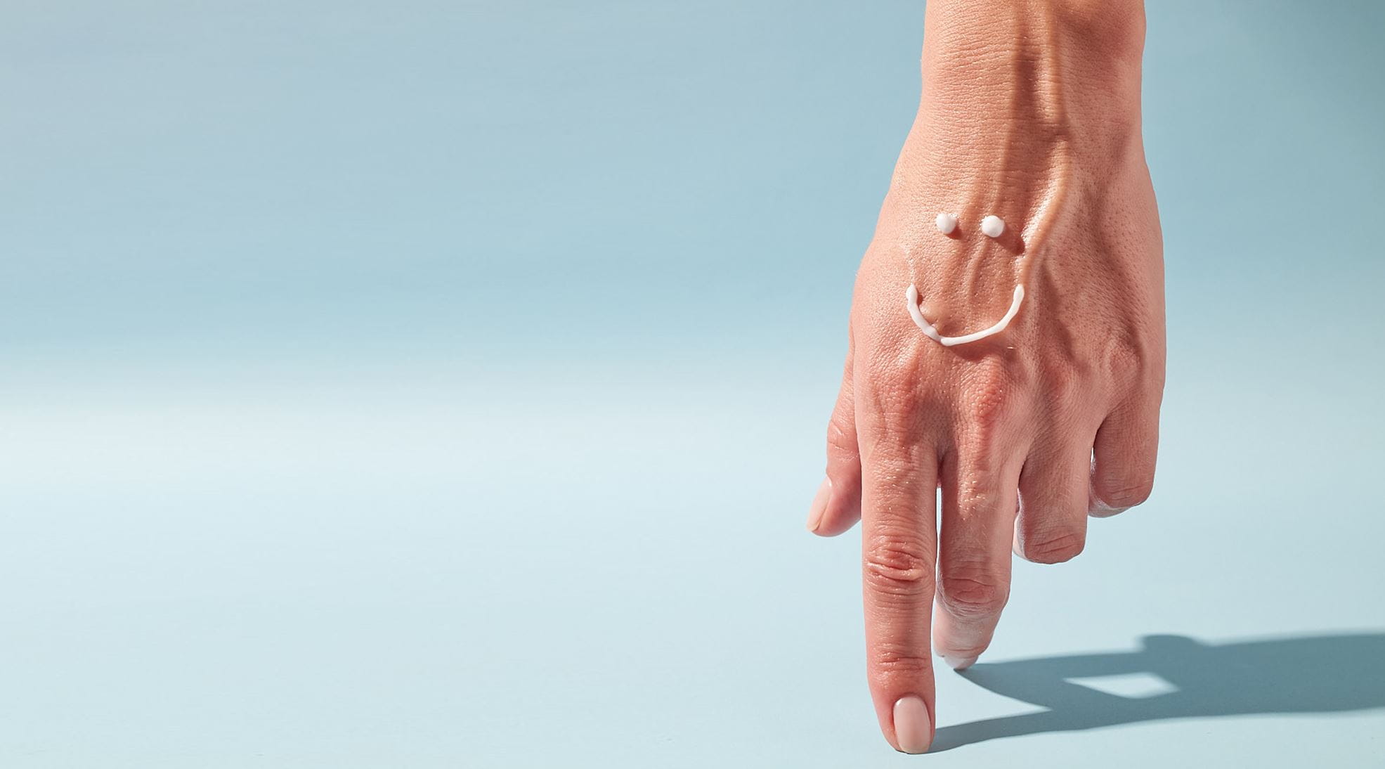 خطوة بخطوة: اعتني بجمال يديكِ في منزلكِ!