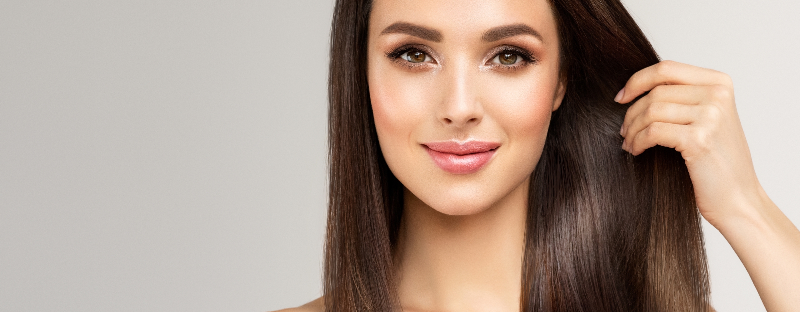 Mujer acelerando el crecimiento del cabello