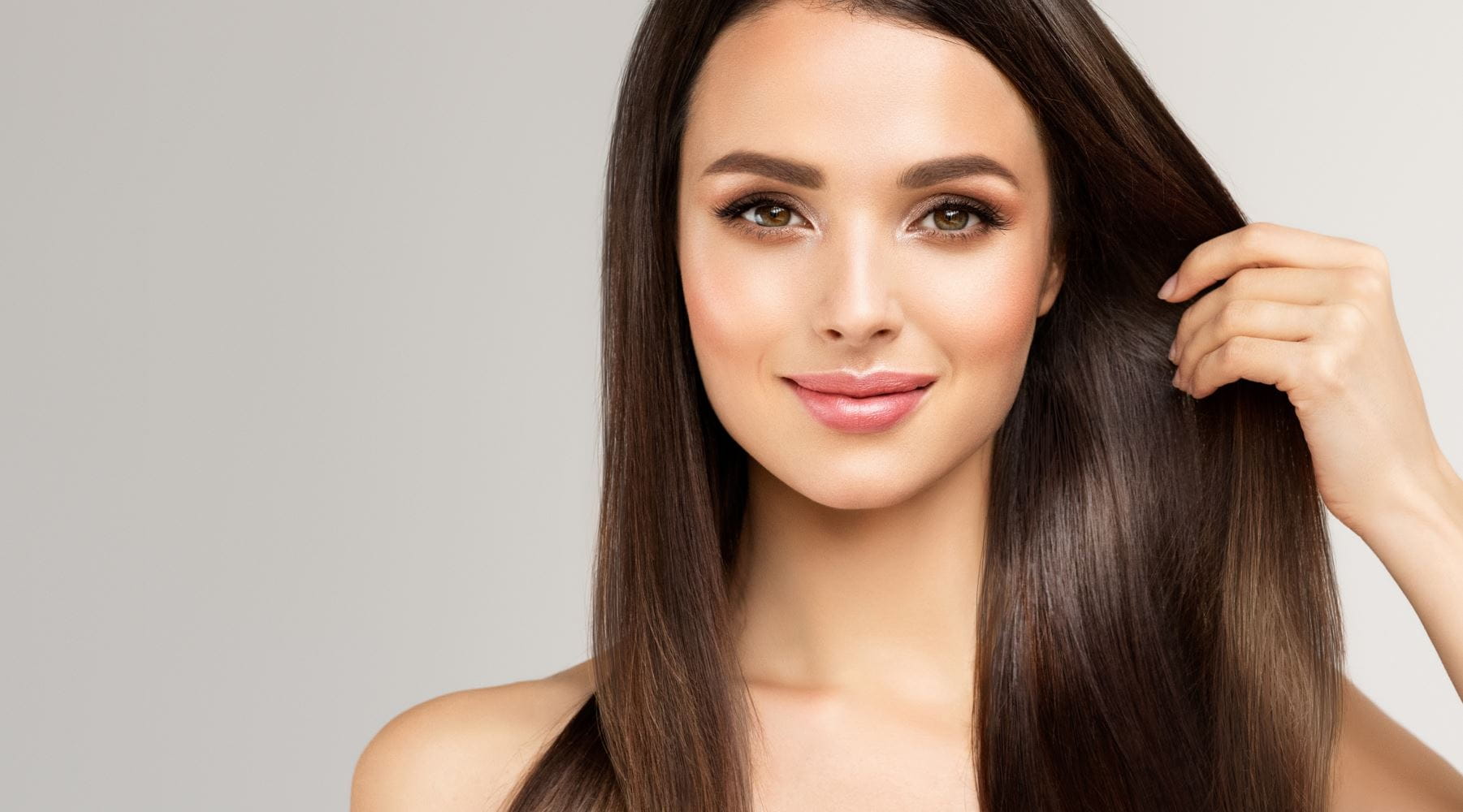 Mujer acelerando el crecimiento del cabello