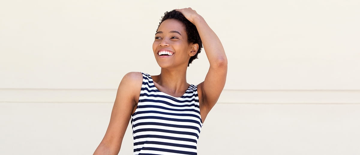 woman using aluminium chloride antiperspirants