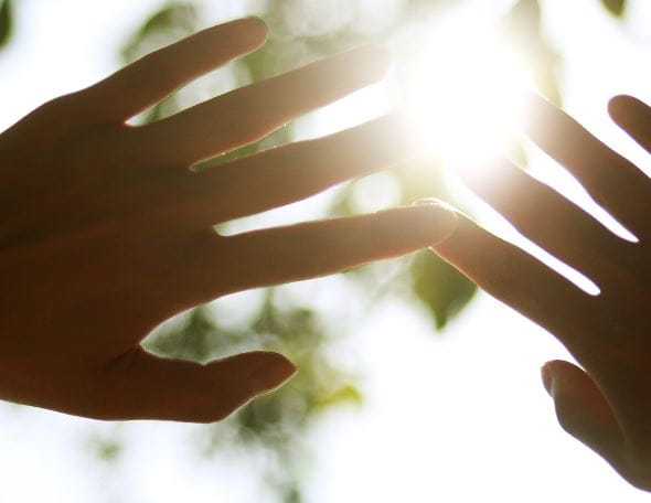 przebarwienia na dłoniach