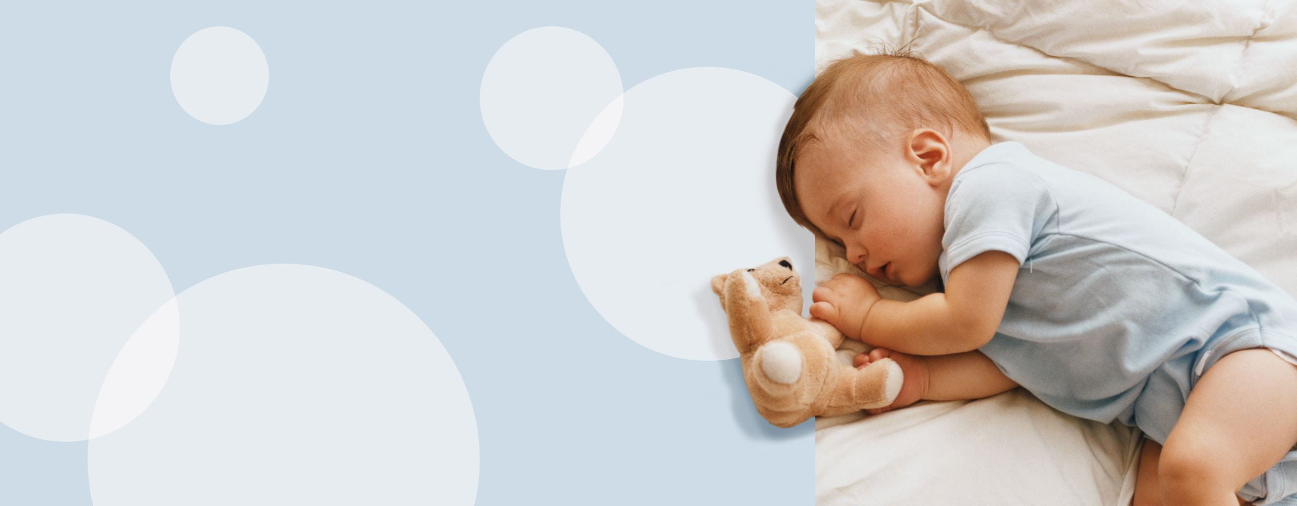 Noworodek ciągle śpi i mało je? Sprawdź, co może to oznaczać!