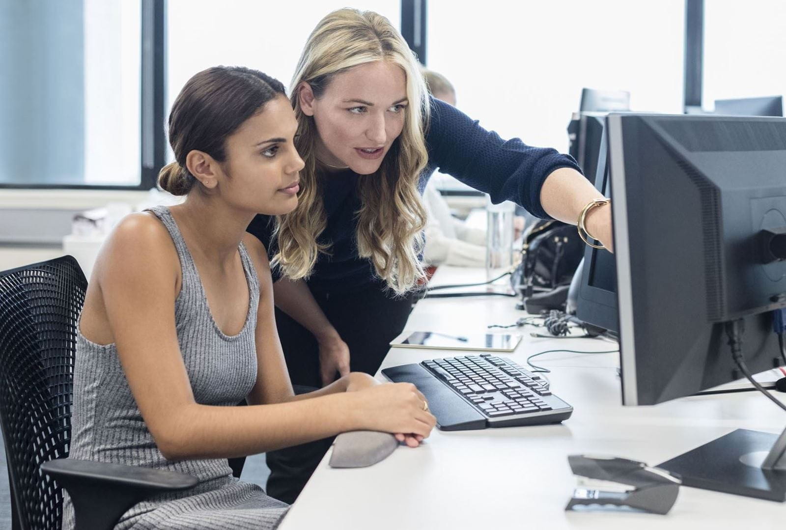 mulheres no escritório