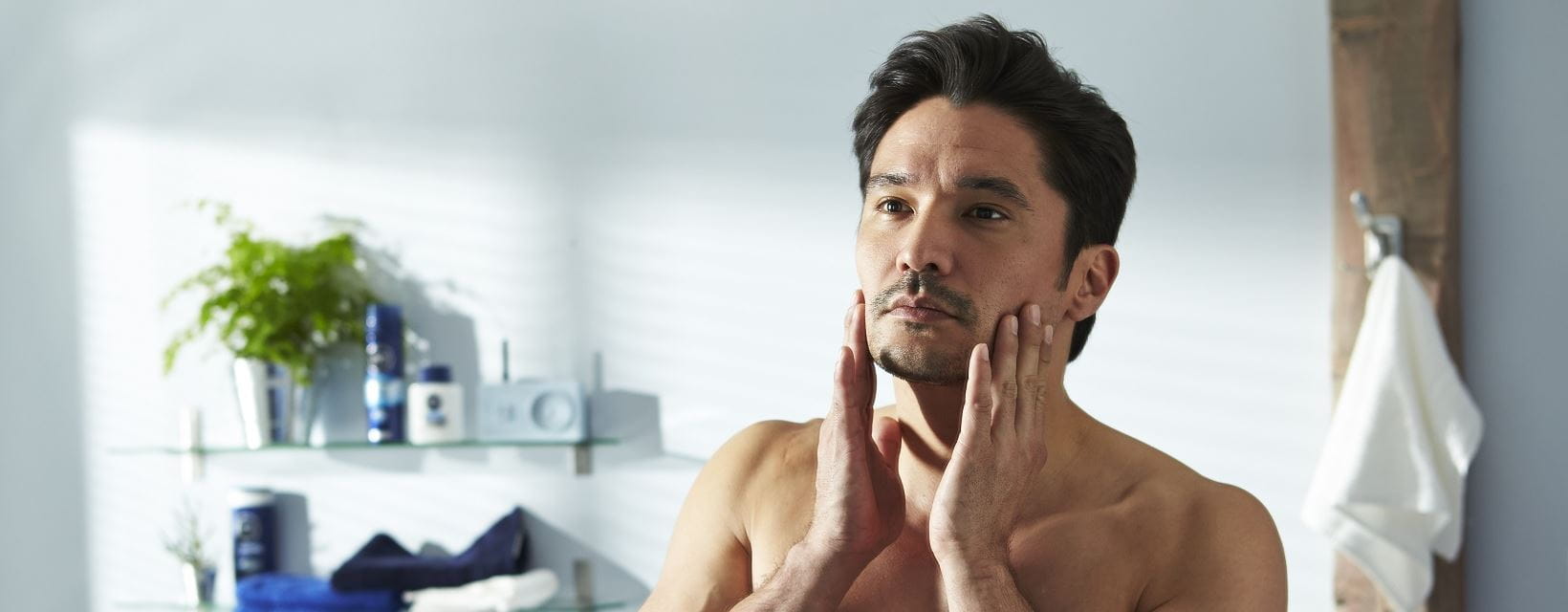 homem com ardor no pós barbear