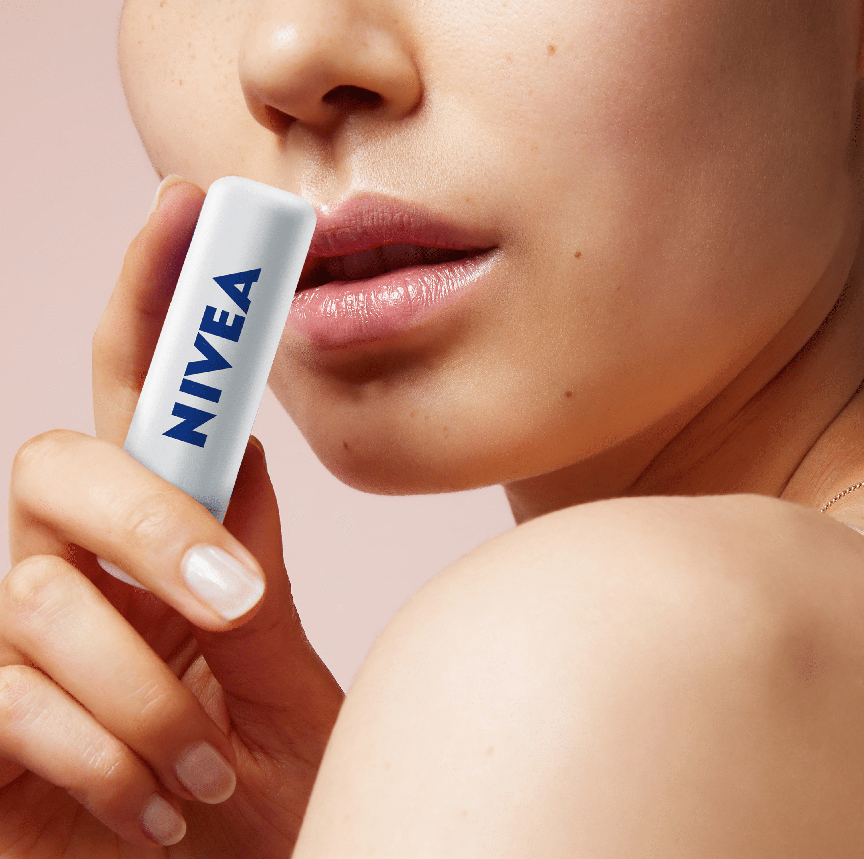 Бальзам для губ NIVEA SOS