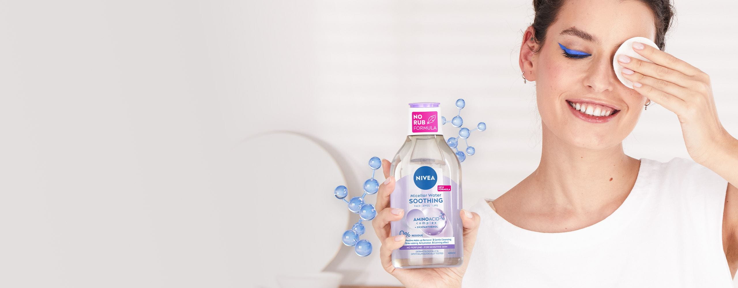 Naisen näytetään harrastavan monia eri aktiviteetteja ja poistavan meikin NIVEA Micellar Water -misellivedellä.