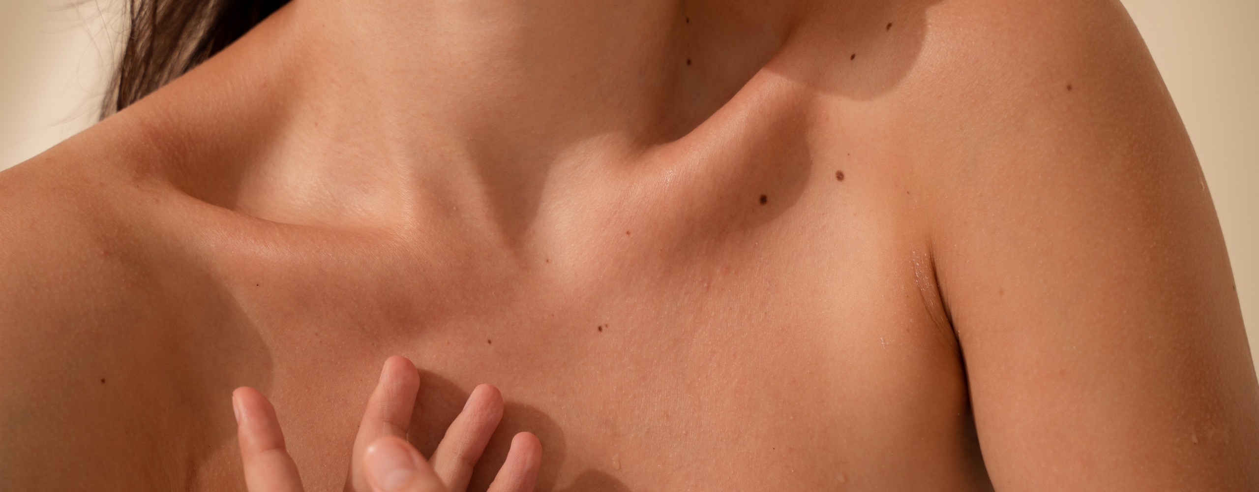 ผิวแห้ง ขาดความชุ่มชื้น เกิดจากอะไรและวิธีดูแลรักษาด้วยตัวเอง