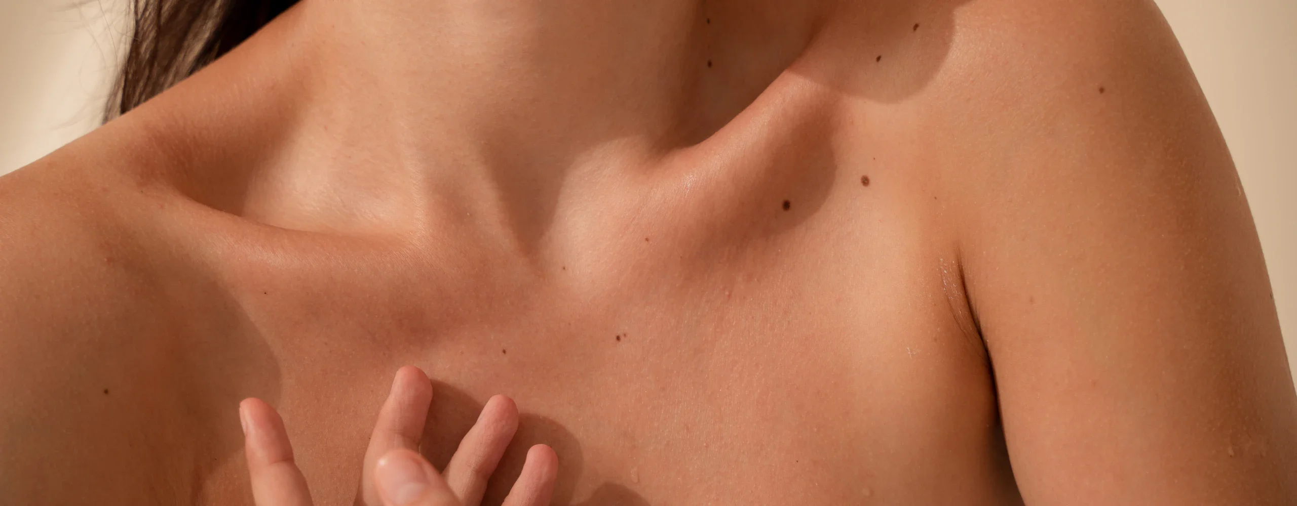 ผิวแห้ง ขาดความชุ่มชื้น เกิดจากอะไรและวิธีดูแลรักษาด้วยตัวเอง