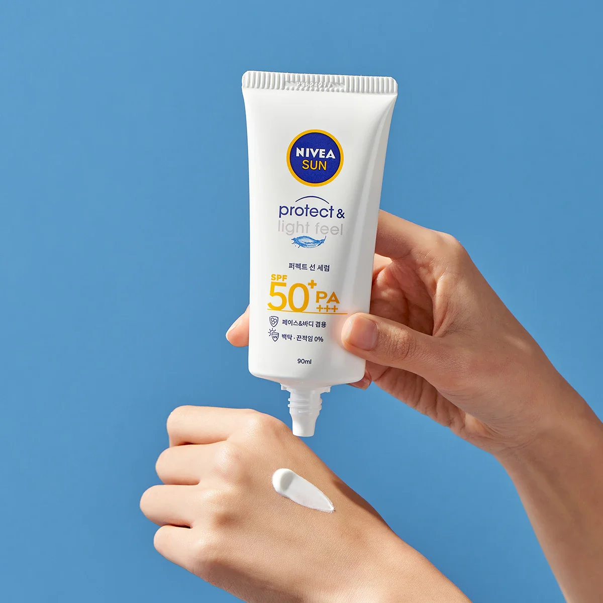 กันแดดเนื้อเซรั่ม เกลี่ยง่าย ซึมไว ไม่เป็นคราบ สามารถแต่งหน้าต่อได้ โดยไม่กวนเมคอัพ