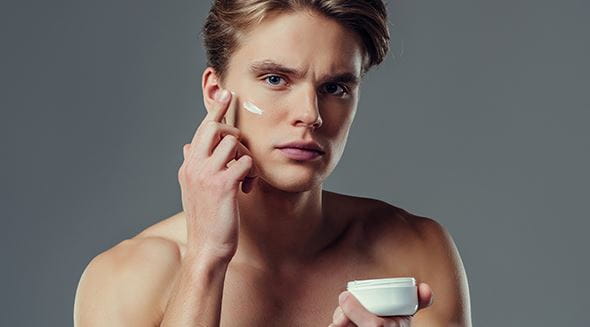 ์Nivea men applying cream